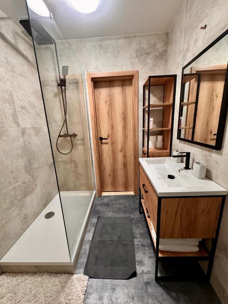 Camphouse Villa Chvalsiny Luaran gambar
